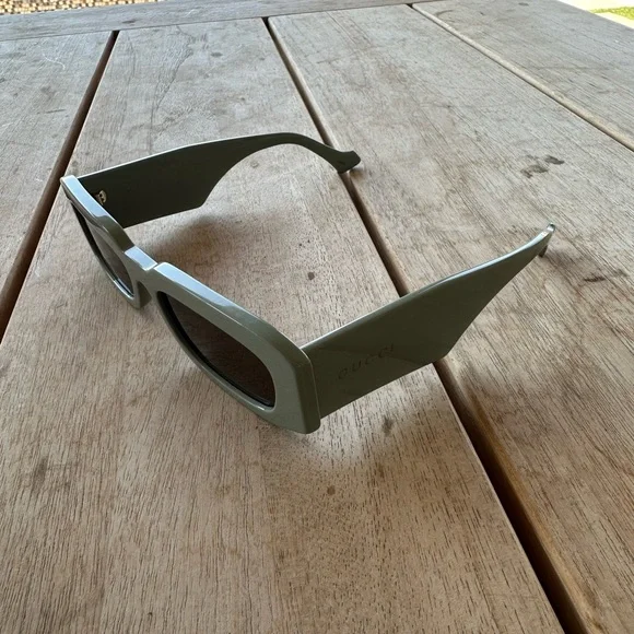 Gucci Sunglasses - Picture 4 of 6